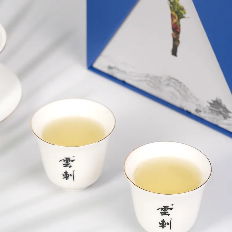 情绪降噪×后生元×职场肠胃关怀｜雲刺楤木植物饮，回应功能食品三大场景化趋势的深山清饮